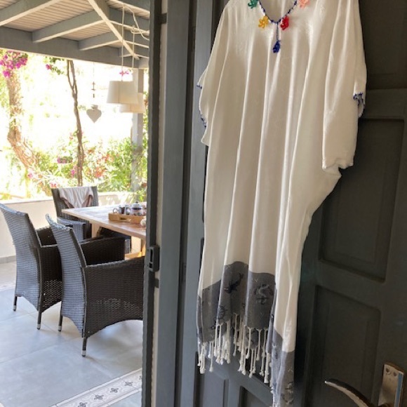 NWOT Beach coverup, Turkish cotton with crochet flowers and fringes, white - Picture 3 of 5